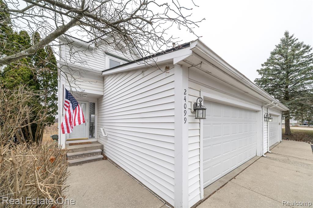 24099 Tana Court, Farmington, MI 48335 — Photo 3