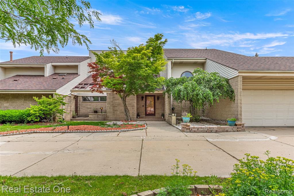 18191 Country Club Circle, Riverview, MI 48193 — front exterior