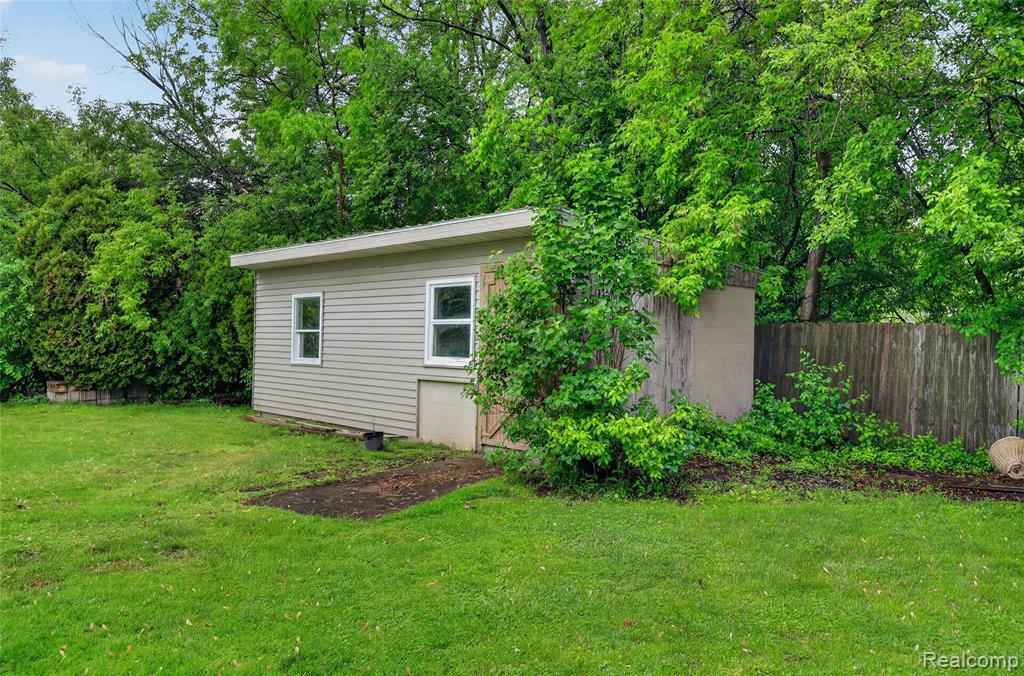 5090 Torrey Road, Flint, MI 48507 — Photo 41