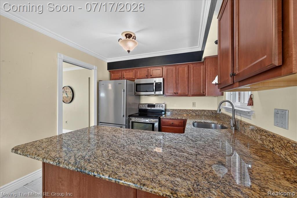 648 S Dowling Street, Westland, MI 48186 — Photo 11