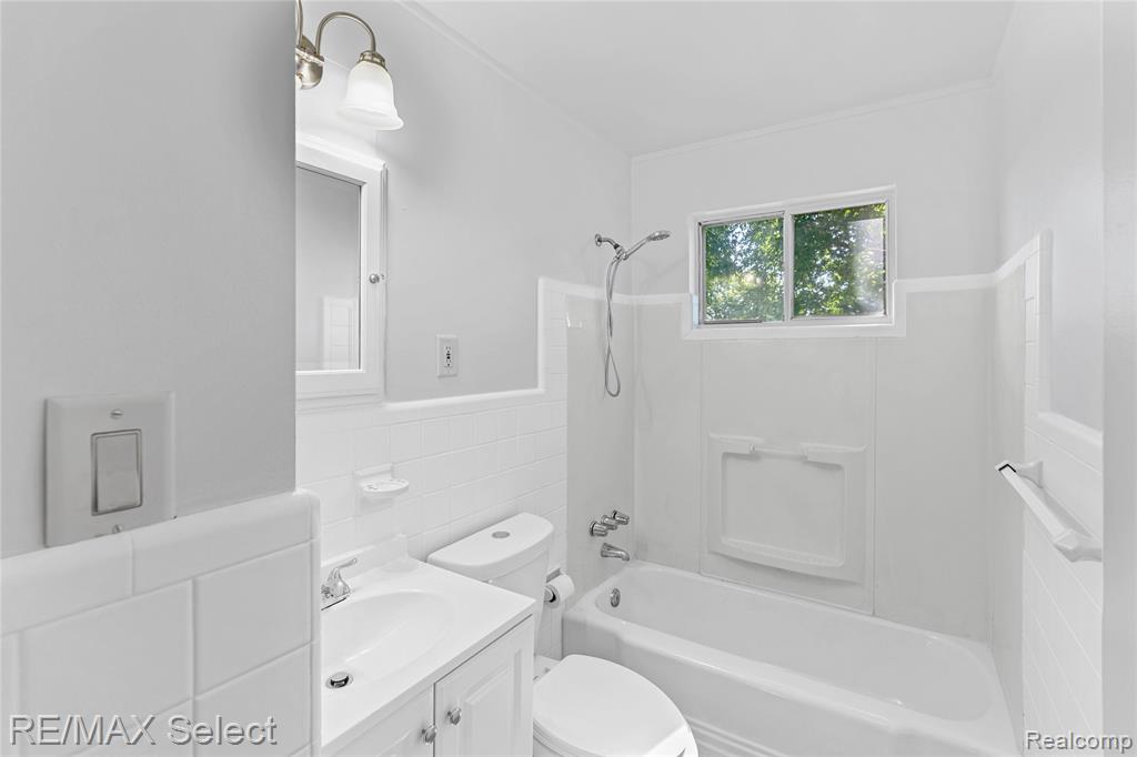 4075 Bristolwood Drive, Flint, MI 48507 — Photo 41