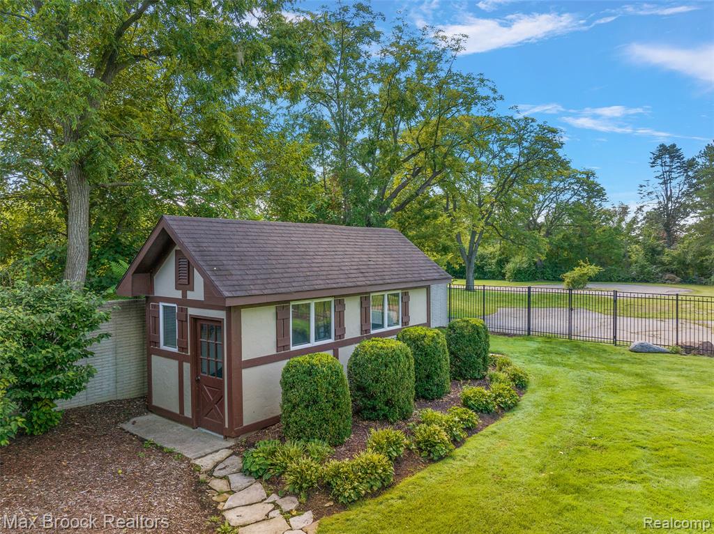 65 Lone Pine Road, Bloomfield Hills, MI 48304 — Photo 59