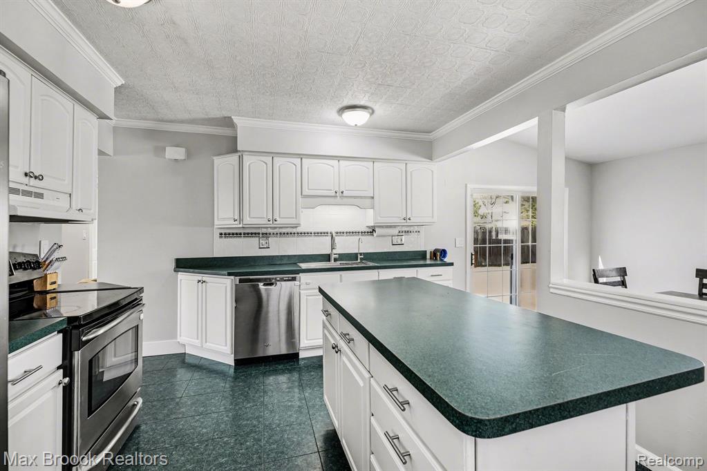 8451 Doncaster Drive, Sterling Heights, MI 48312 — Photo 4