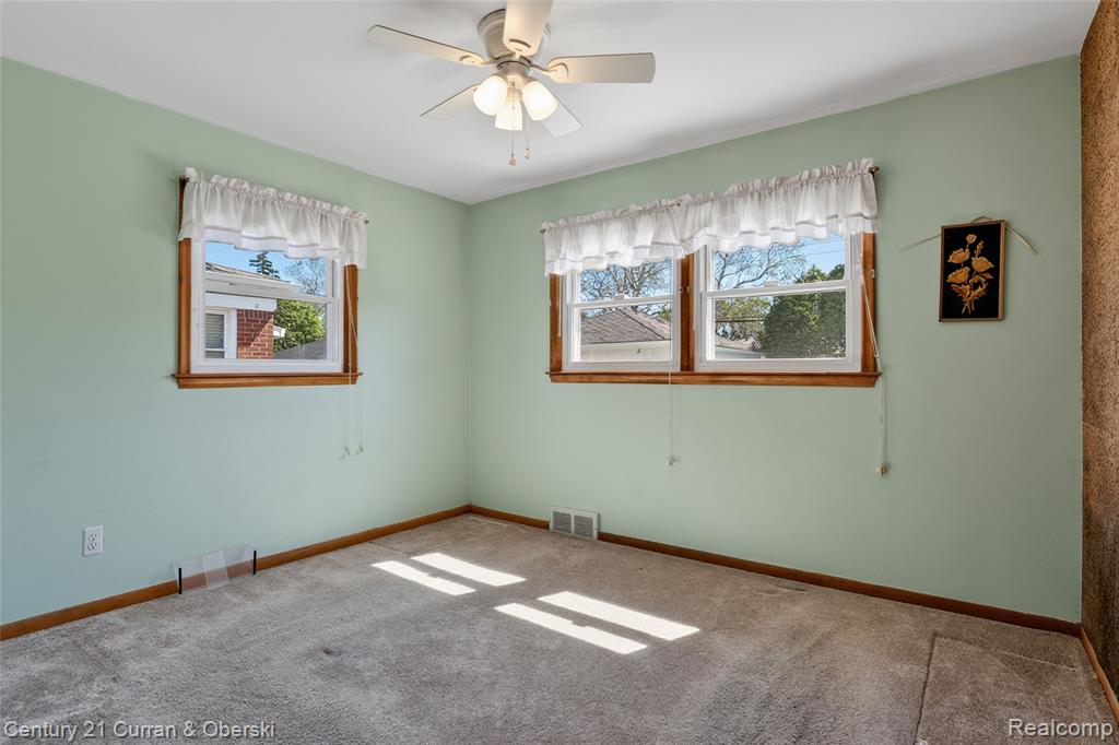8224 N Evangeline Street, Dearborn Heights, MI 48127 — Photo 15
