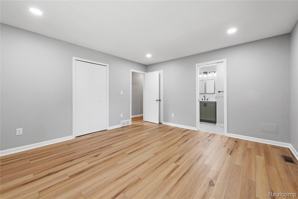 9662 Waterway Drive, Grosse Ile, MI 48138 — Photo 24