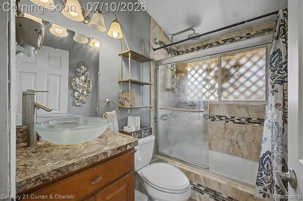 1596 W 13 Mile Road, Madison Heights, MI 48071 — Photo 11