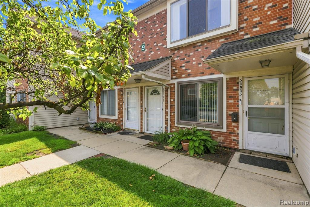 30513 Hidden Pines Lane, Roseville, MI 48066