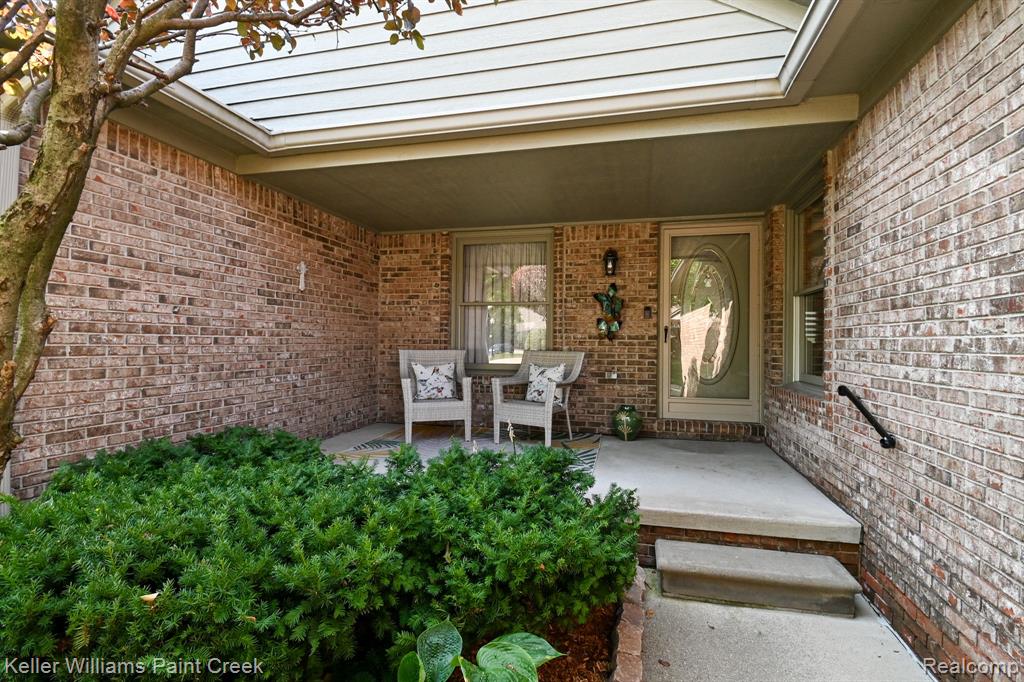 4442 WISTERIA Court, Warren, MI 48092 — Photo 4