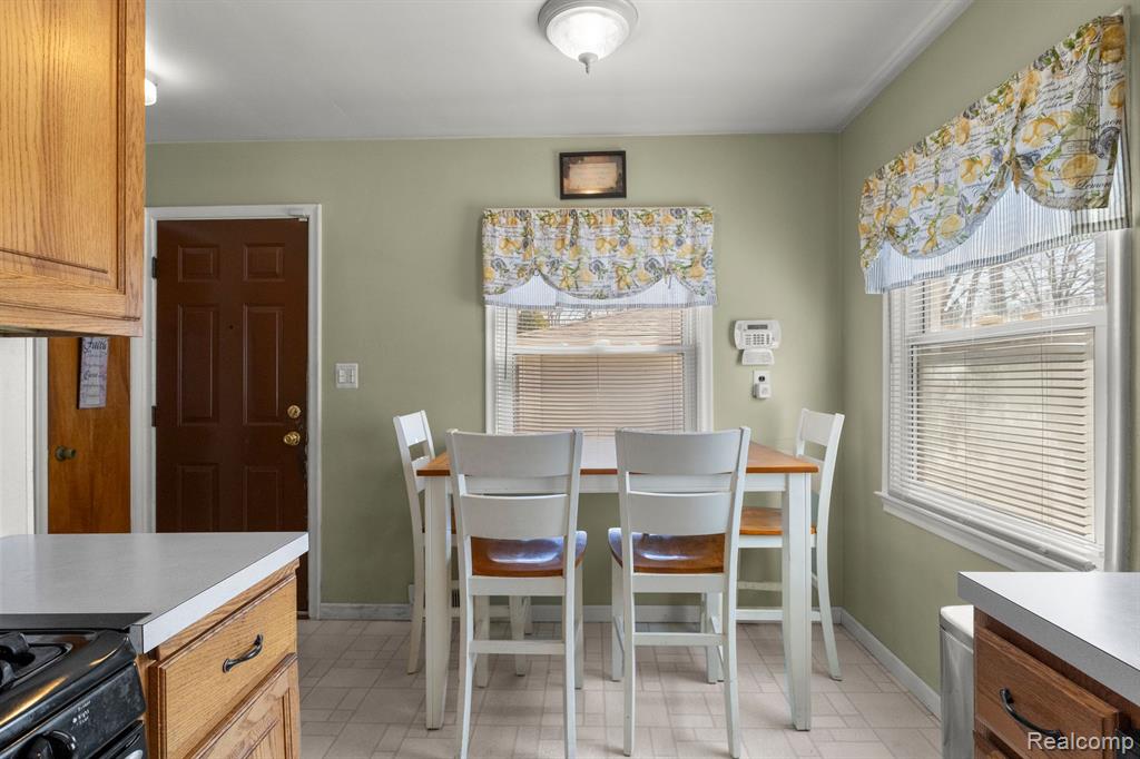 8246 LOCHDALE Street, Dearborn Heights, MI 48127 — Photo 13
