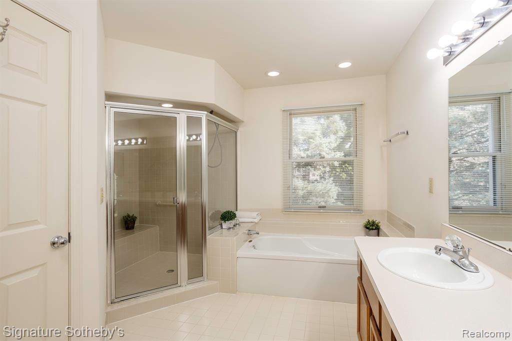 9410 Westwind Drive, Livonia, MI 48150 — Photo 29