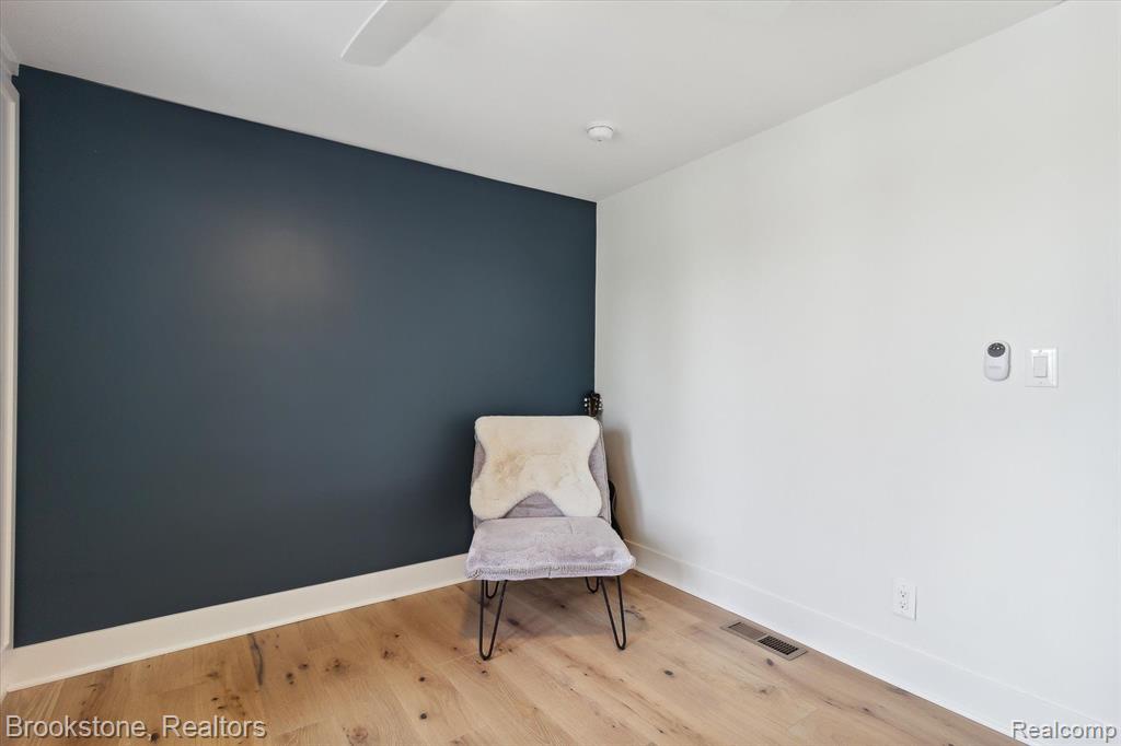 633 DETROIT Avenue, Lake Orion, MI 48362 — Photo 53