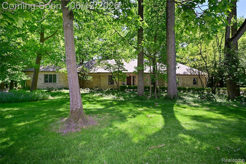5684 Sussex Court, Troy, MI 48098 — Photo 2