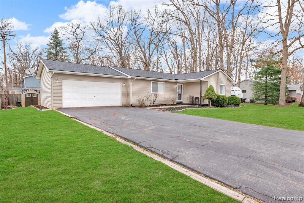 335 DELAWARE Road, Whitmore Lake, MI 48189 — Photo 2