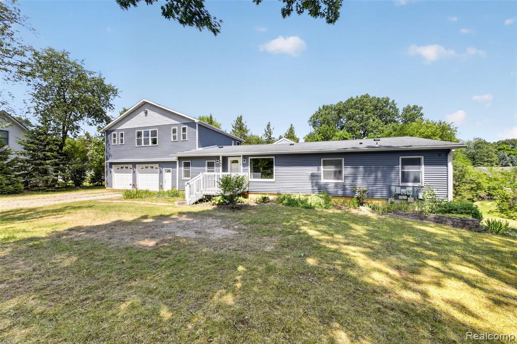 7447 Ore Lake Road, Brighton, MI 48116