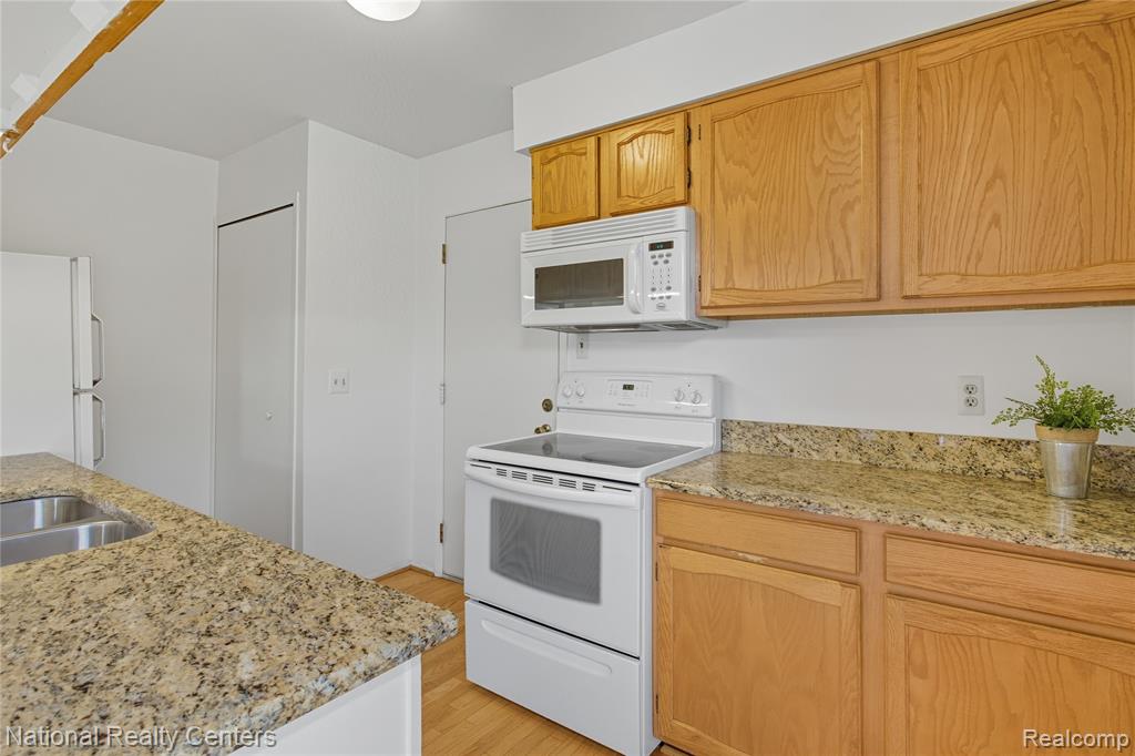 1493 Mariner Drive, Walled Lake, MI 48390 — Photo 7