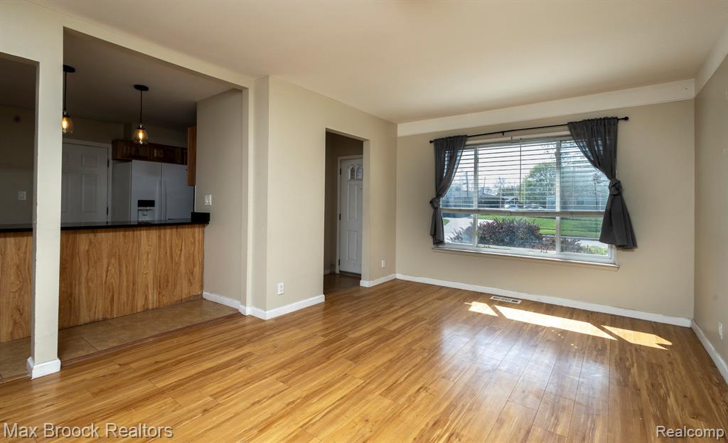 4829 WOLGAST Drive, Warren, MI 48092 — Photo 12
