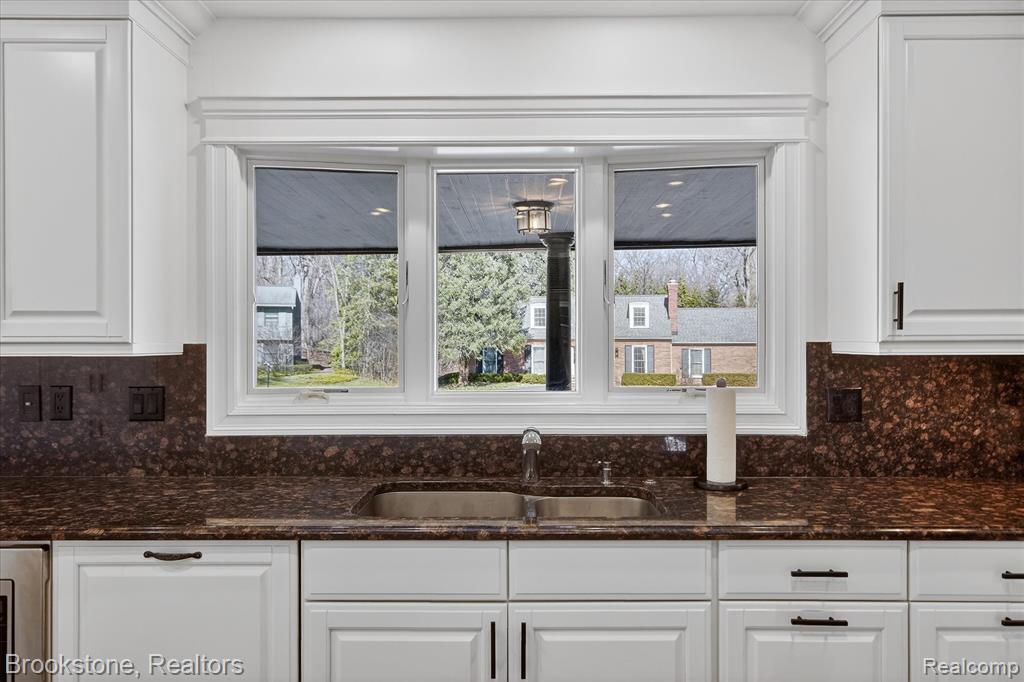 754 N Valley Chase Road, Bloomfield Hills, MI 48304 — Photo 10