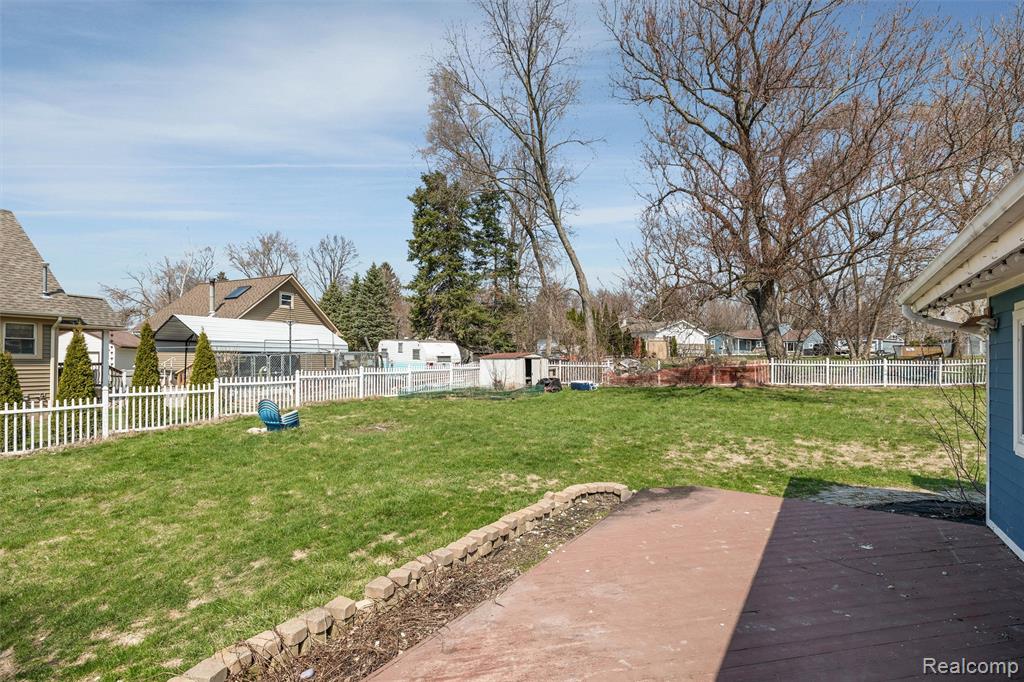 590 Hillwood, White Lake, MI 48383 — Photo 33