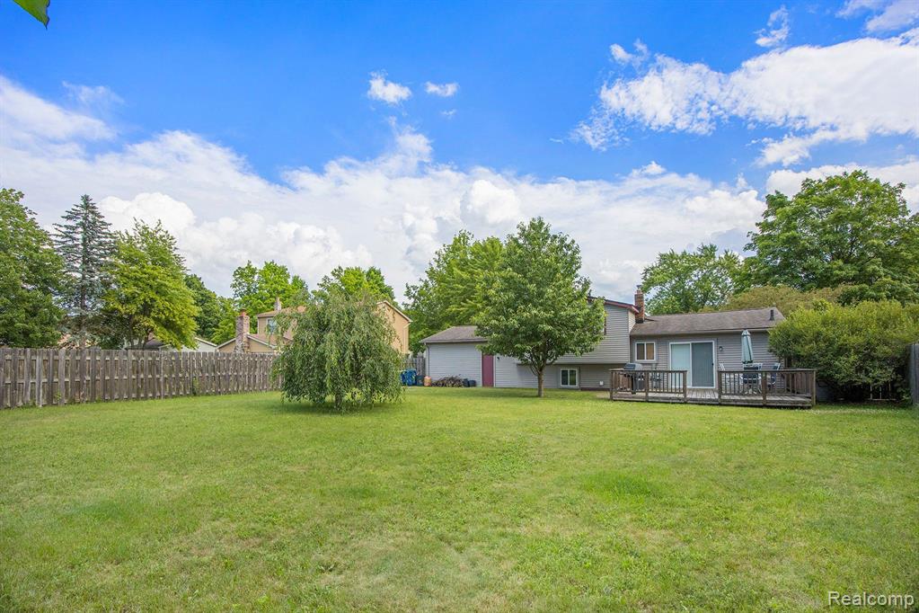 6160 BARKER Drive, Waterford, MI 48329 — Photo 18
