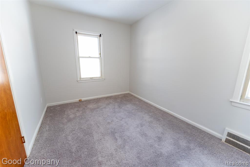 18953 Woodcrest Street, Harper Woods, MI 48225 — Photo 29