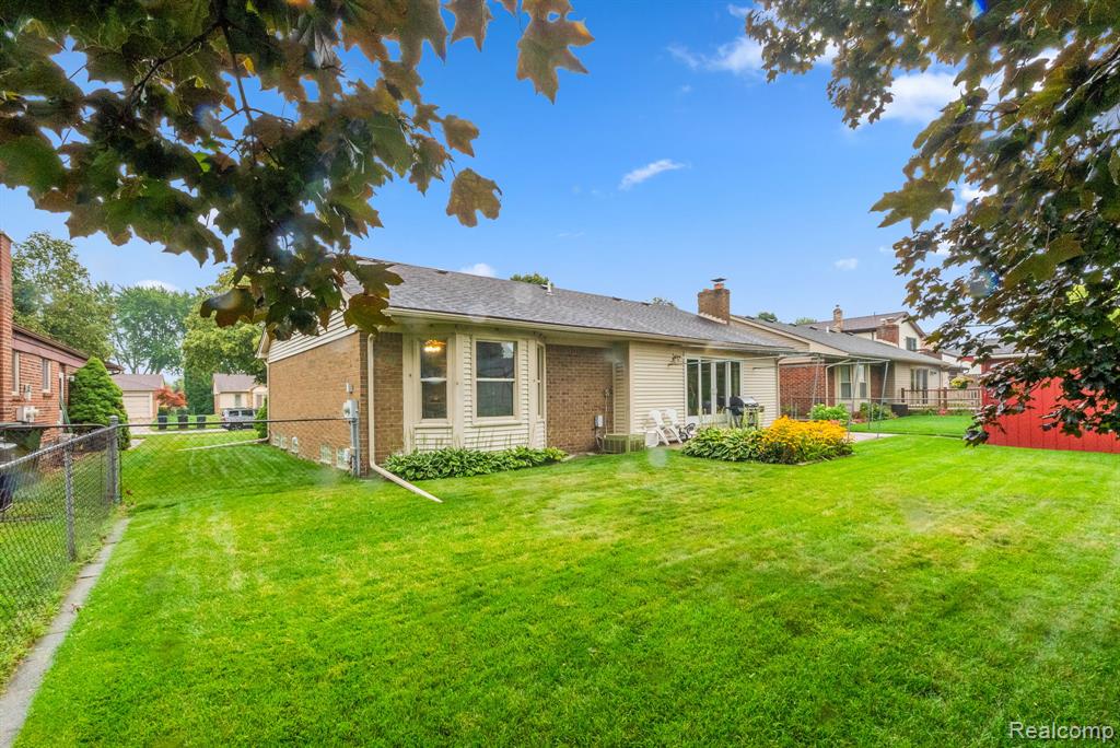 42917 Freeport Drive, Sterling Heights, MI 48313 — Photo 41