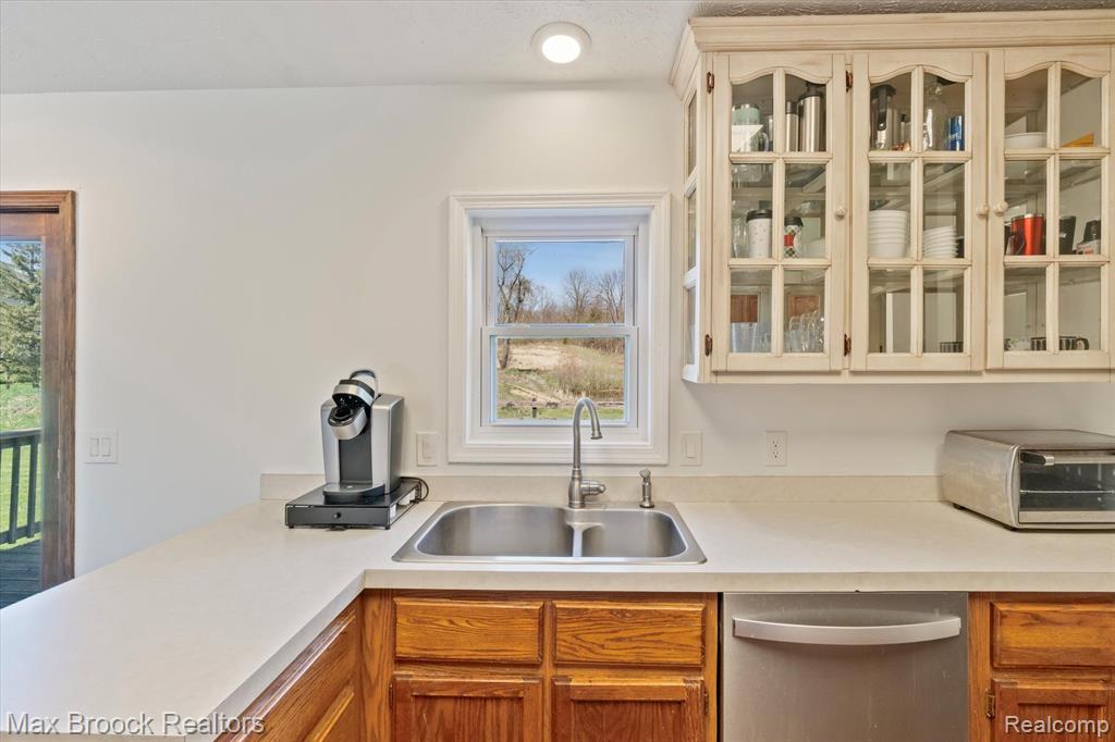 7665 PONTIAC LAKE Road, White Lake, MI — Photo 27