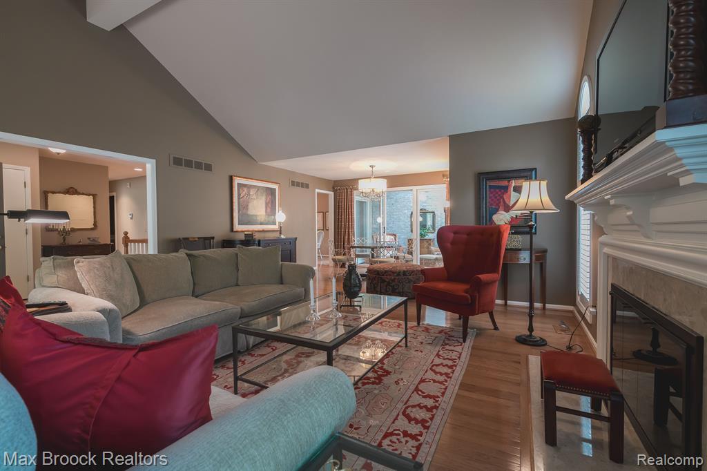 2426 HICKORY GLEN Drive, Bloomfield Hills, MI 48304 — Photo 9