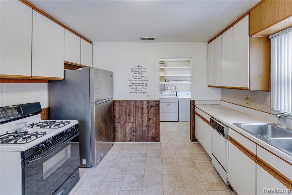 46630 HULING Street, Utica, MI 48317 — Photo 13