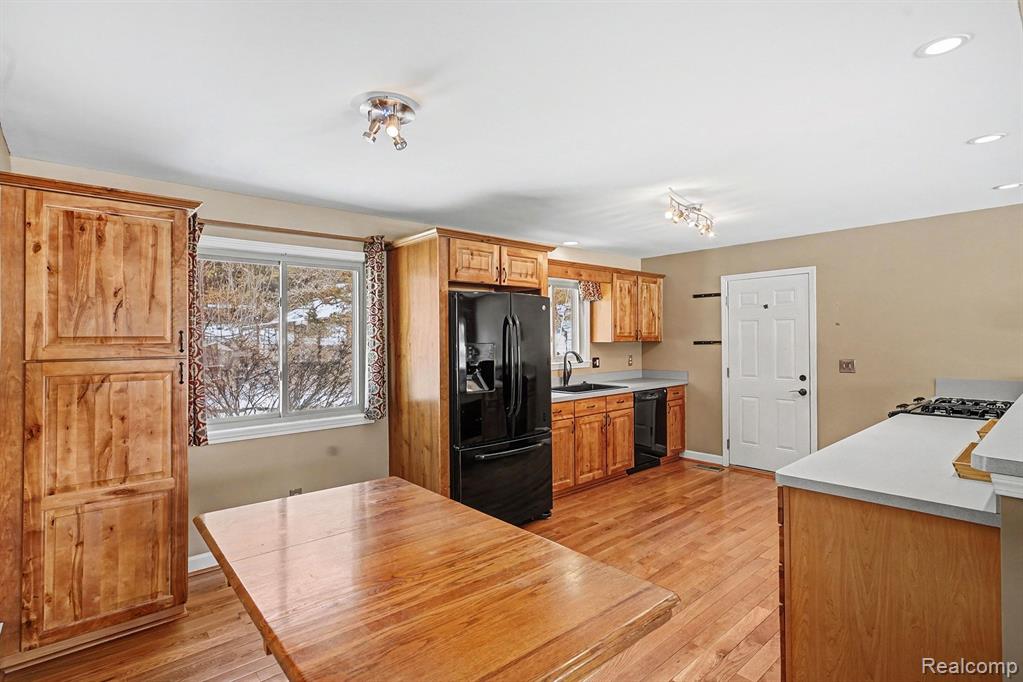 11299 Manchester Drive, Fenton, MI 48430 — Photo 2