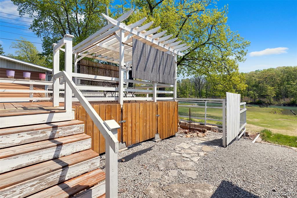 22827 Meridian Road, Grosse Ile, MI 48138 — Photo 13