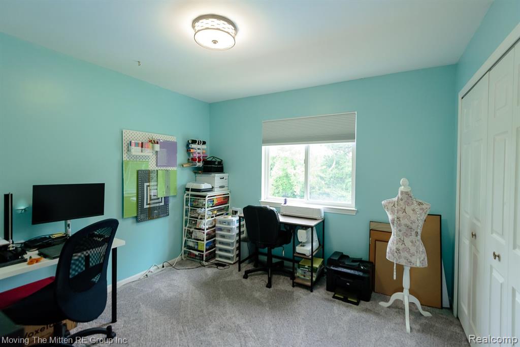 5861 MEADOWGREENE Drive, Waterford, MI 48327 — Photo 30