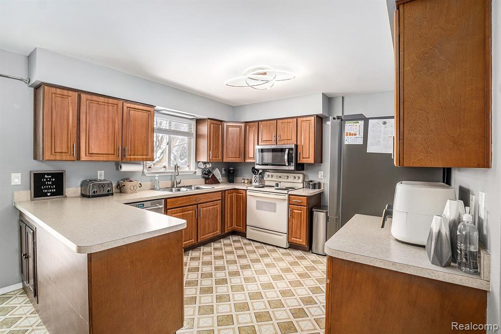 6030 E Hill Road, Grand Blanc, MI 48439 — Photo 7