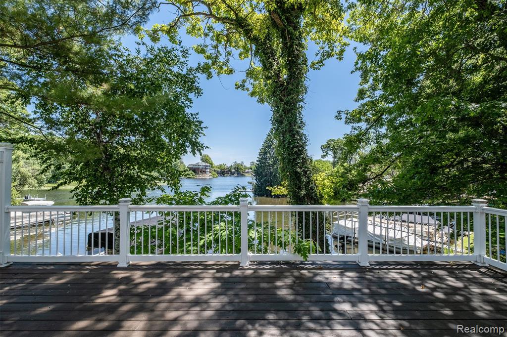 524 Fernhurst Court, Lake Orion, MI 48362 — Photo 2