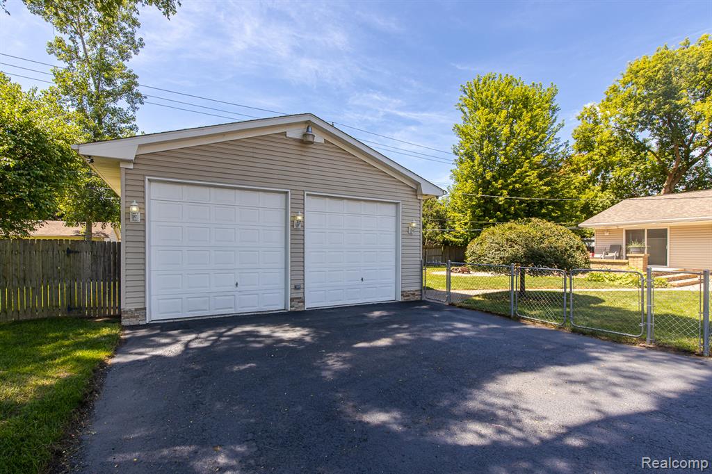 46555 Dequindre Road, Rochester Hills, MI 48307 — Photo 5