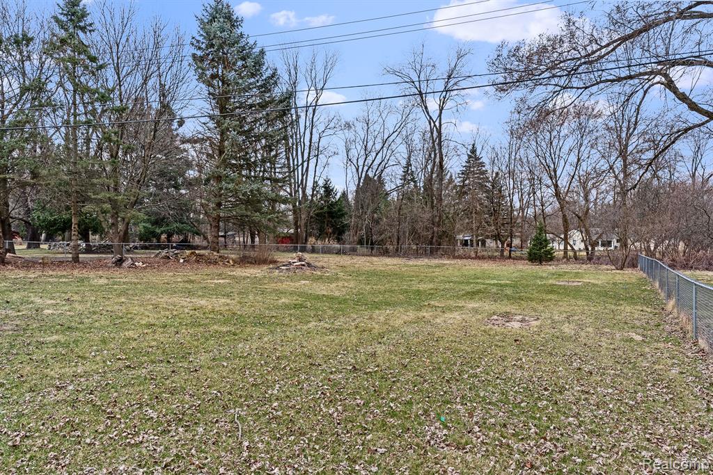 724 NICHOLS Road, Auburn Hills, MI 48326 — Photo 32