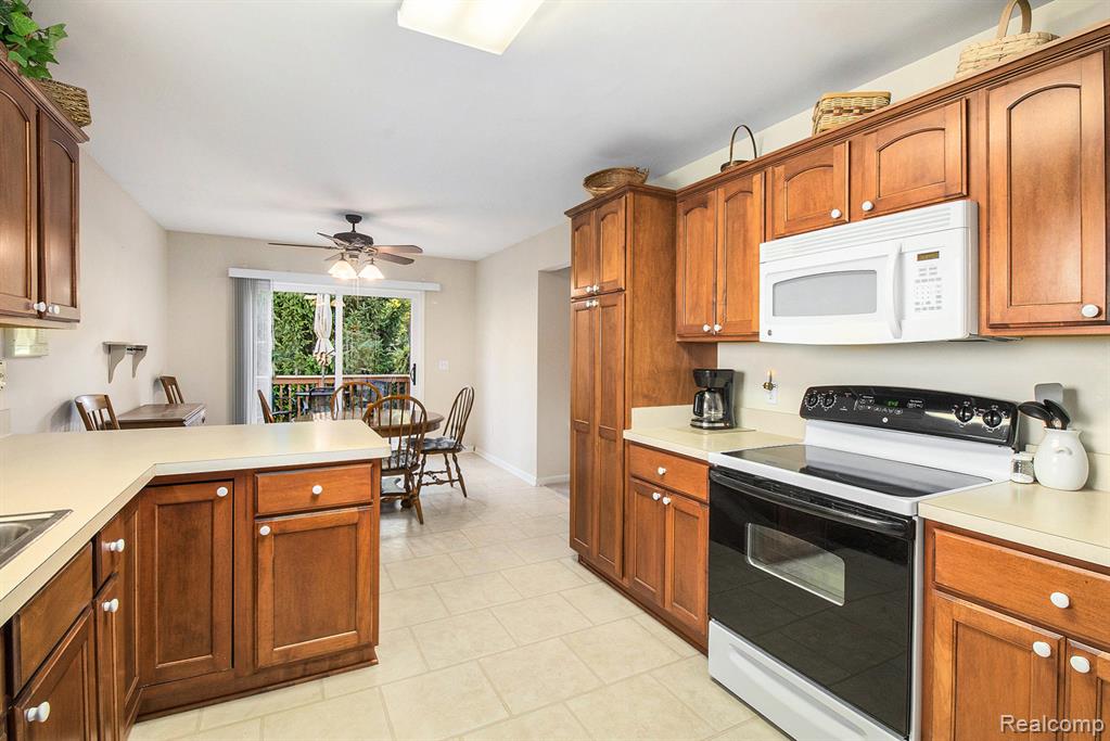 9771 Tioga Trail, Pinckney, MI 48169 — Photo 9