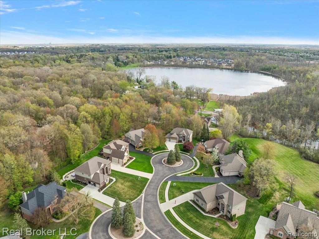5633 GOLF POINTE Drive, Clarkston, MI 48348 — Photo 16