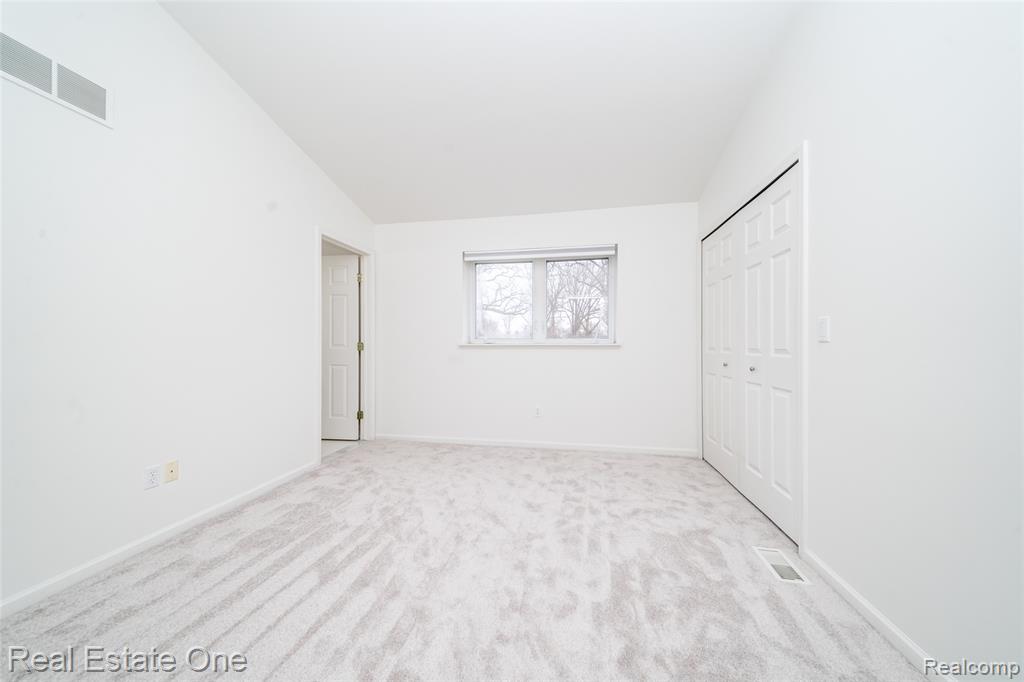 24099 Tana Court, Farmington, MI 48335 — Photo 37