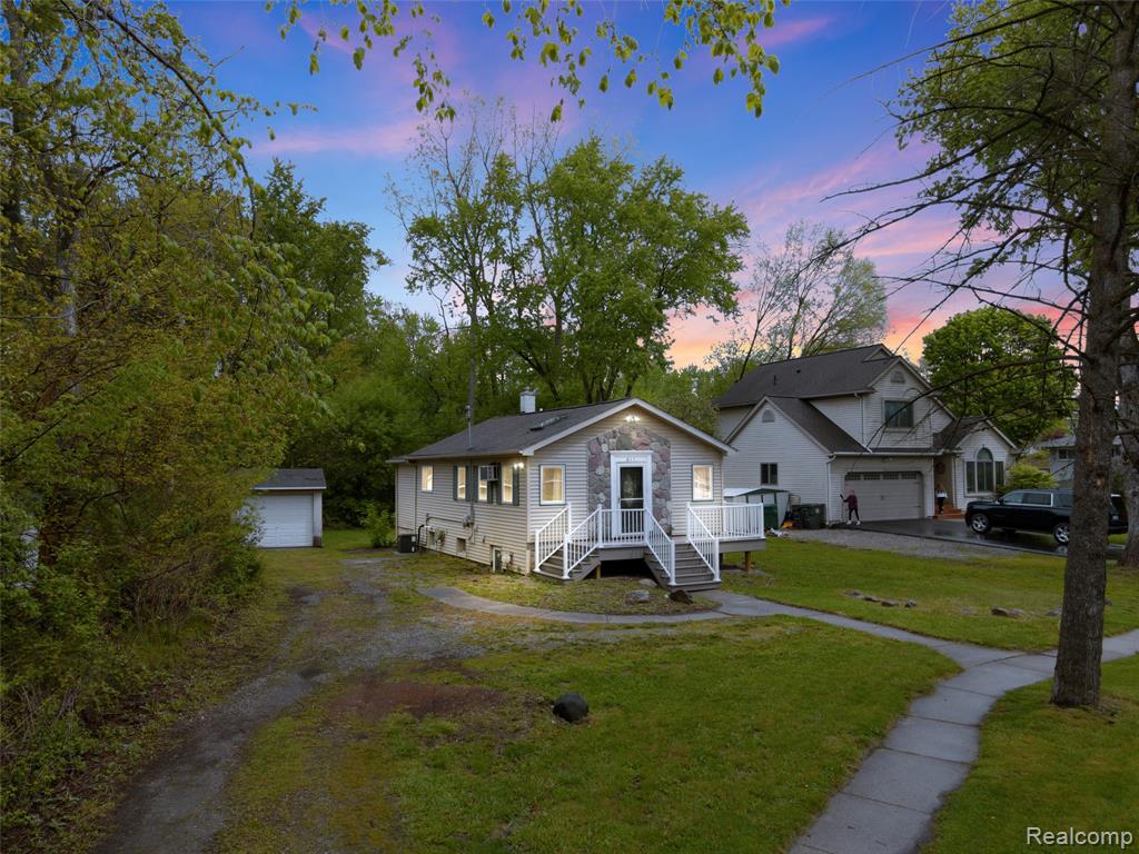 811 Miller Road, Lake Orion, MI 48362 — front exterior
