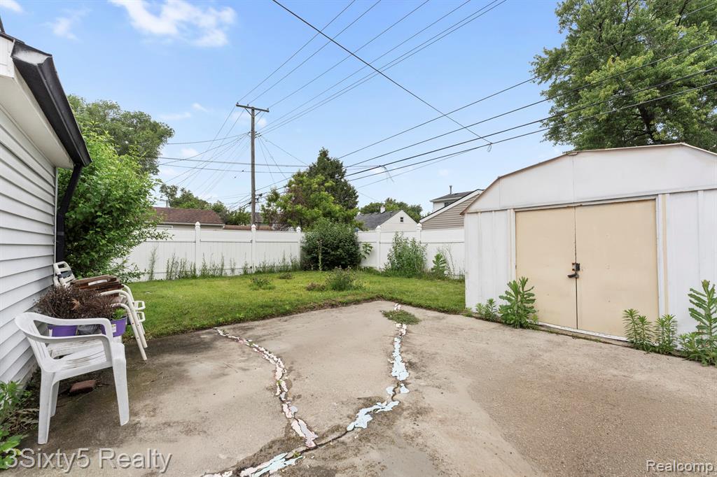 460 Manatee Avenue, Hazel Park, MI 48030 — Photo 18