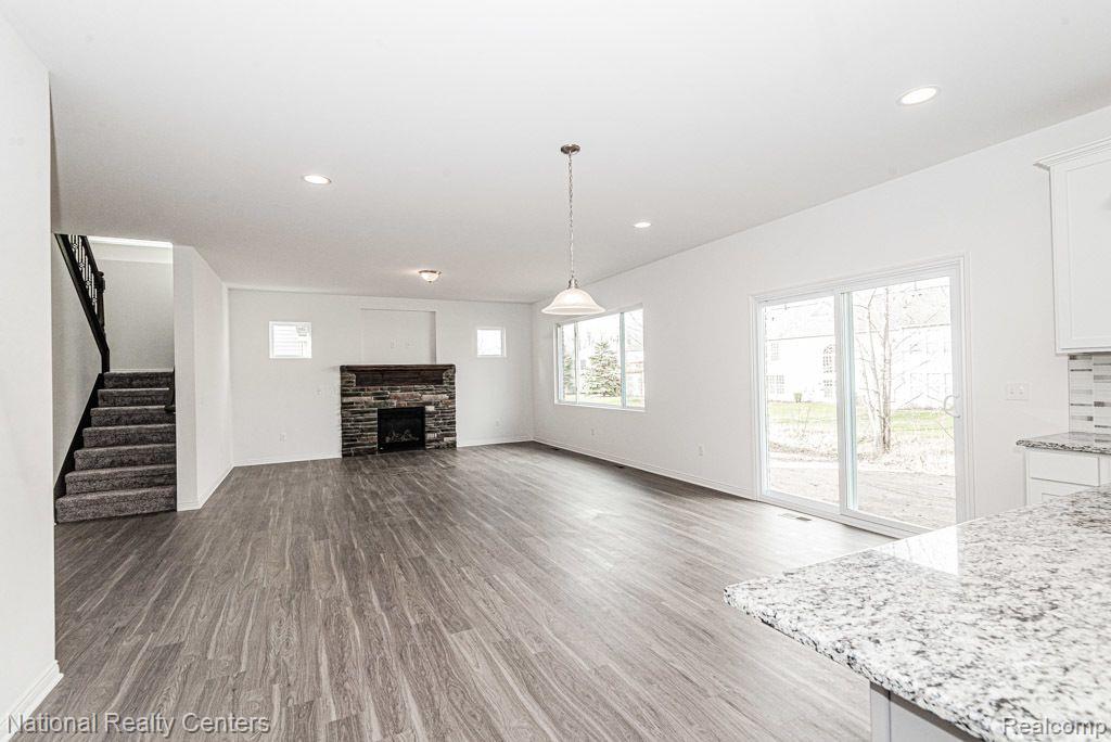10475 Valley Drive, Goodrich Vlg, MI — Photo 9