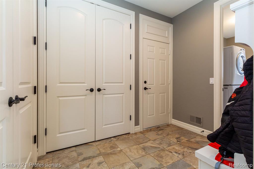 54152 Deer Ridge Court, Rochester, MI 48307 — Photo 52