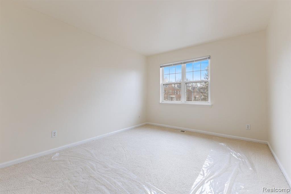 17036 FARMINGTON Road, Livonia, MI 48154 — Photo 6