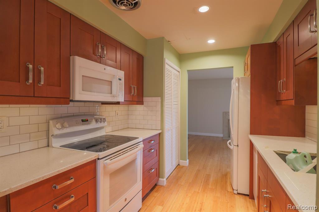 1816 SHIRE, Royal Oak, MI 48073 — Photo 8