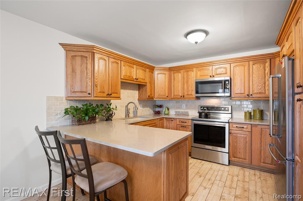 915 Country Club Drive, 32, Saint Clair Shores, MI 48082 — Photo 14