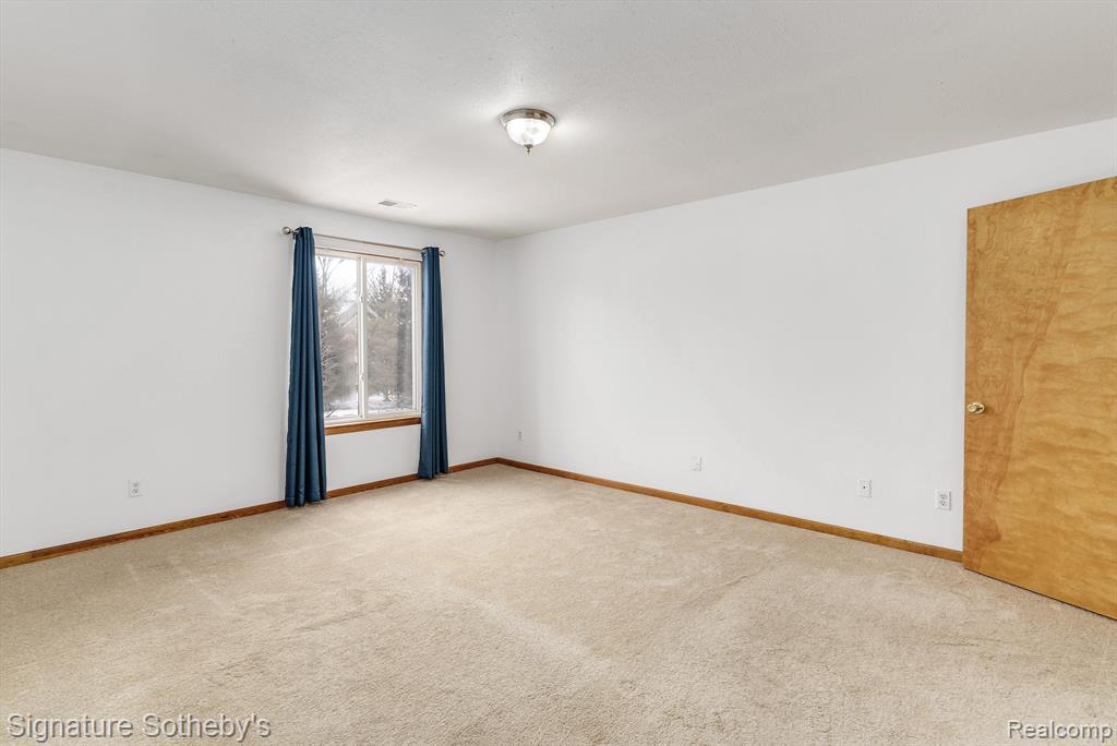 359 MARIGOLD Circle, Westland, MI — Photo 7