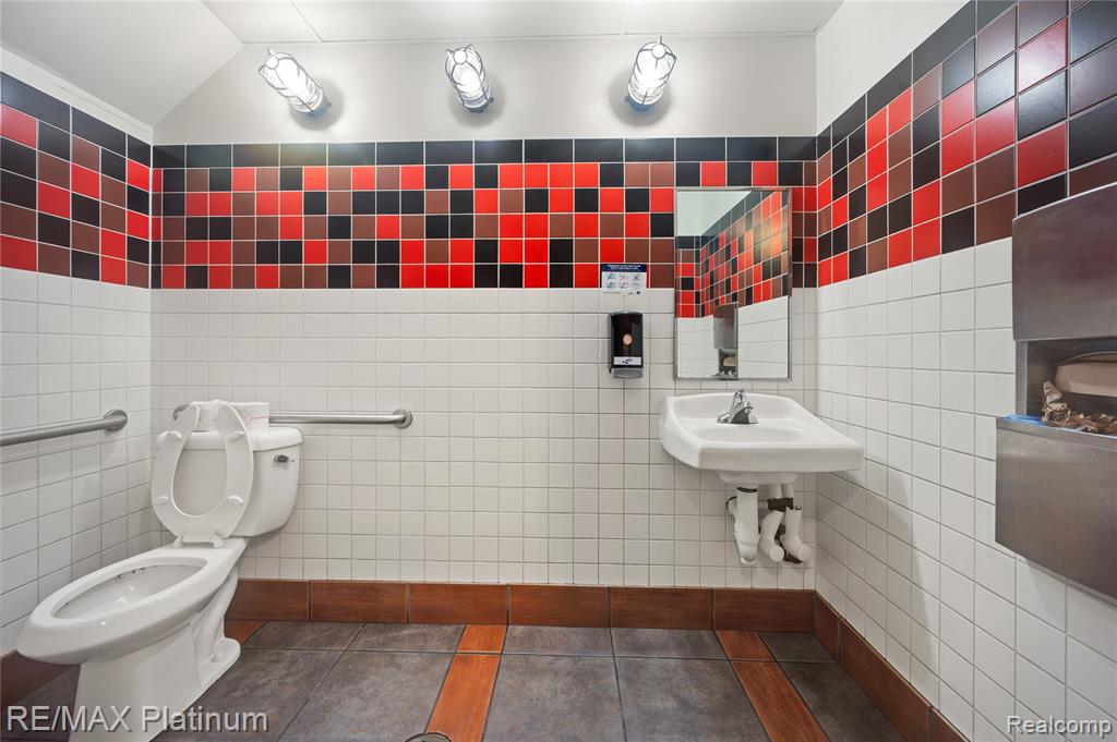 11528 S Saginaw Street, Grand Blanc, MI 48439 — Photo 10