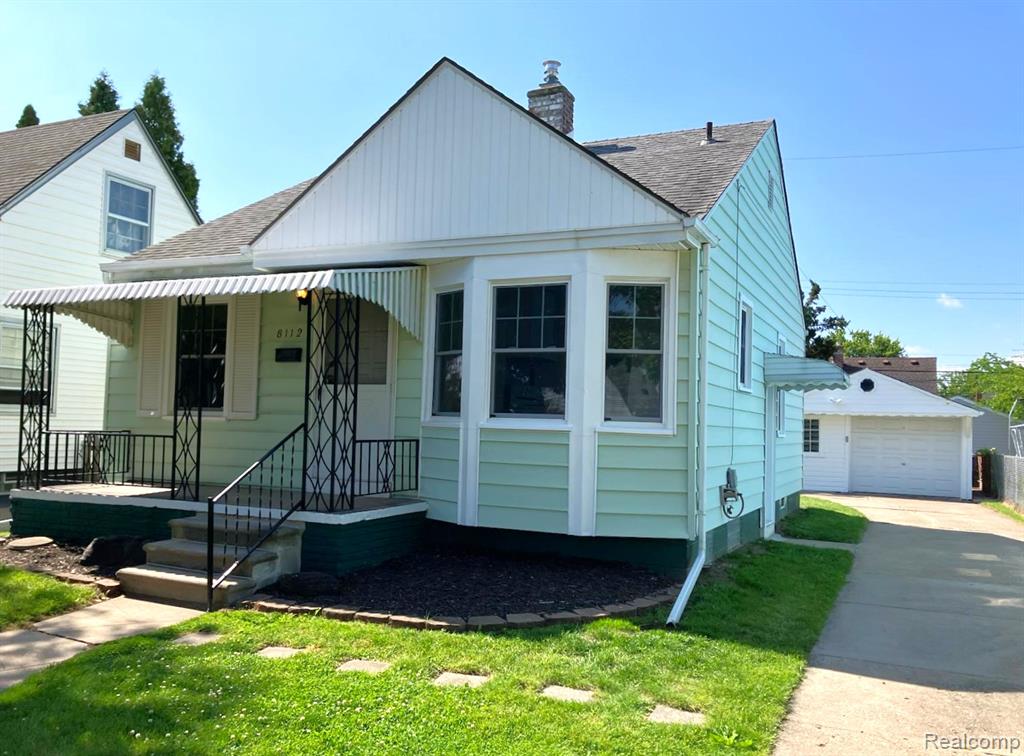 8112 COOLIDGE Avenue, Center Line, MI 48015 — Photo 2