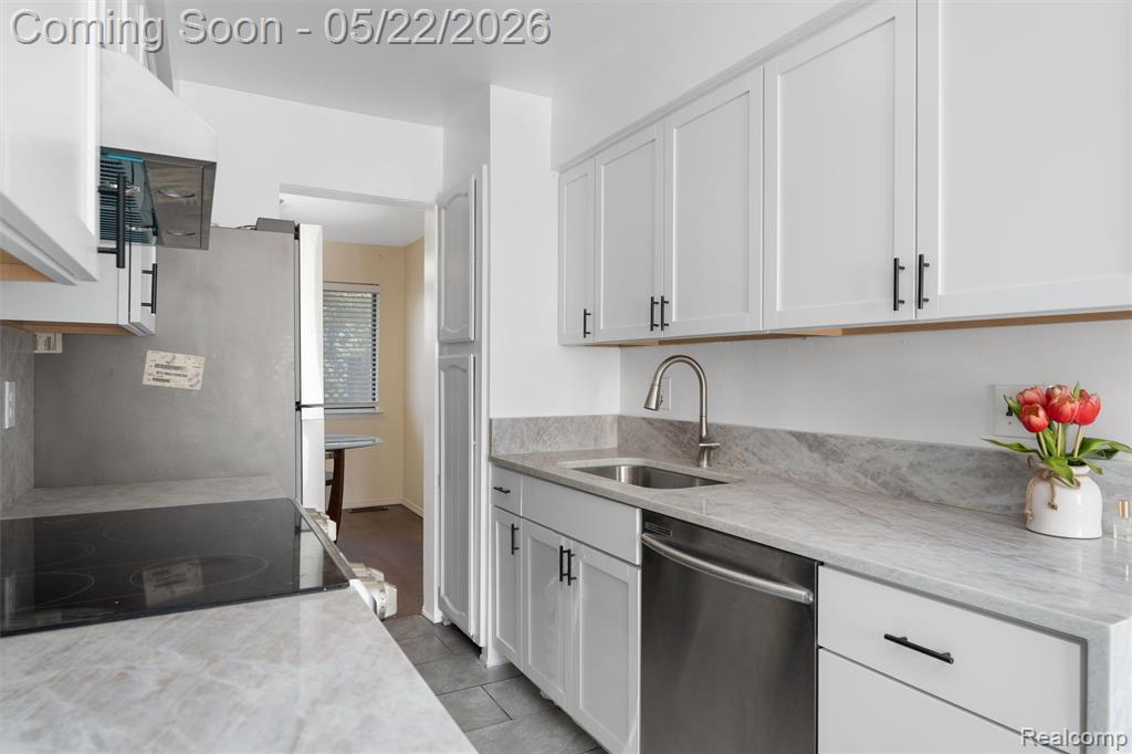 32105 W 12 Mile Road, Farmington, MI 48334 — Photo 17