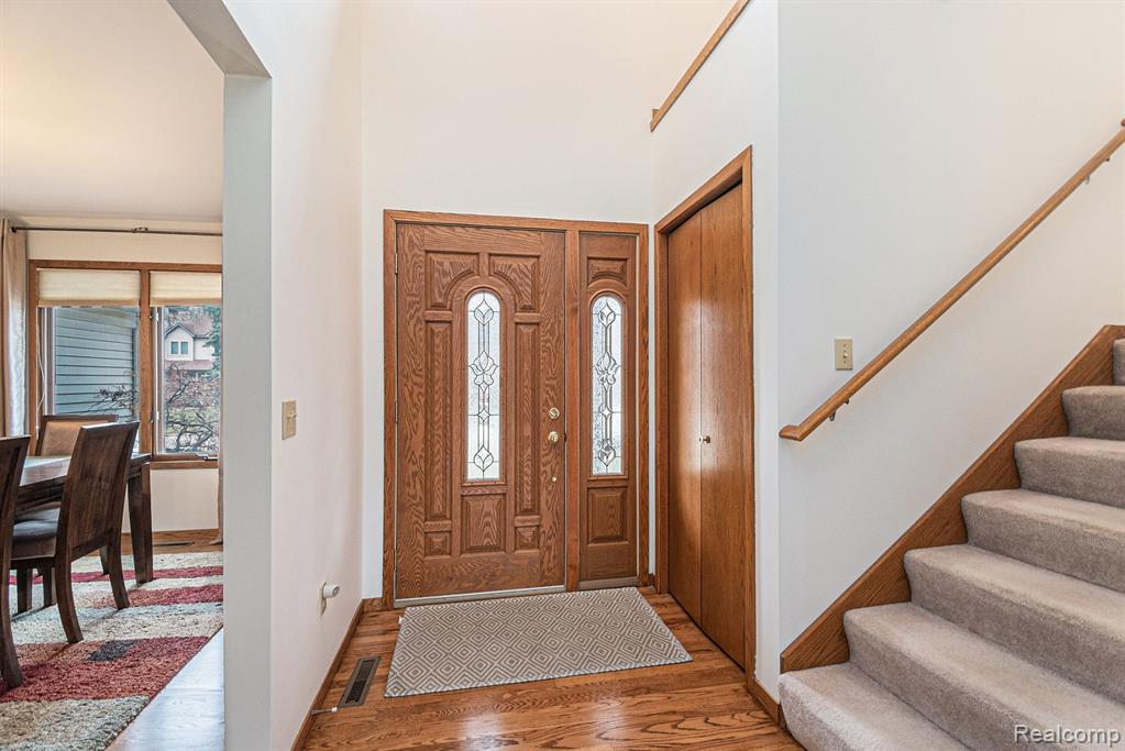 5102 FOXPOINT Circle, Midland, MI 48642 — Photo 3